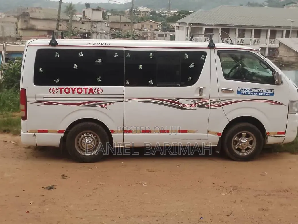 Toyota HiAce 2005 White