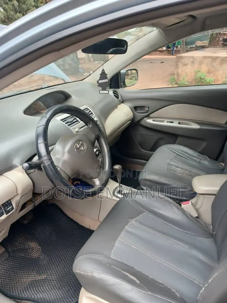 Toyota Belta 2010 Blue