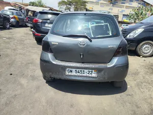 Toyota Yaris Base Hatchback 3dr 2010 Green
