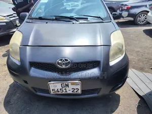 Toyota Yaris Base Hatchback 3dr 2010 Green