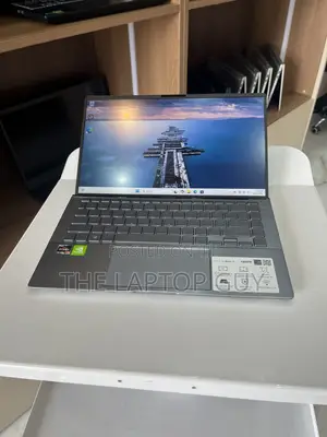 Laptop Asus Zenbook 14 16GB AMD Ryzen 7 SSD 512GB
