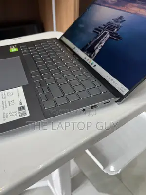 Laptop Asus Zenbook 14 16GB AMD Ryzen 7 SSD 512GB