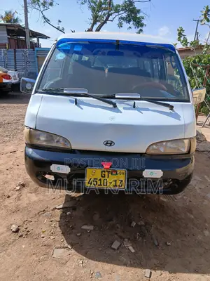Hyundai H-100 1999 White