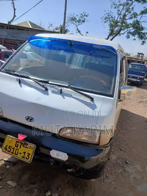 Hyundai H-100 1999 White