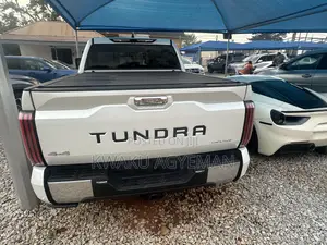 Toyota Tundra 1794 Edition CrewMax 5.5' Bed 2023 White