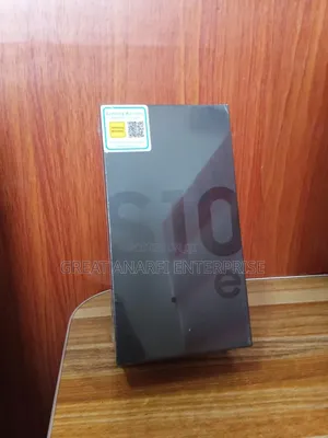 New Samsung Galaxy S10e 128 GB Black