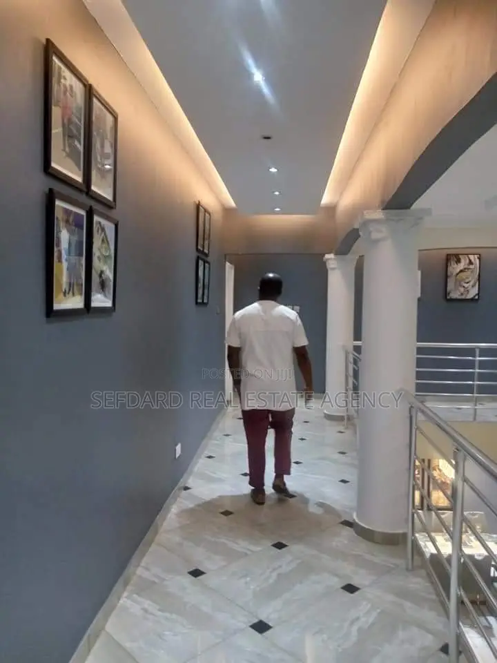 5bdrm House in Nsawam Adoagyiri Municipal for sale