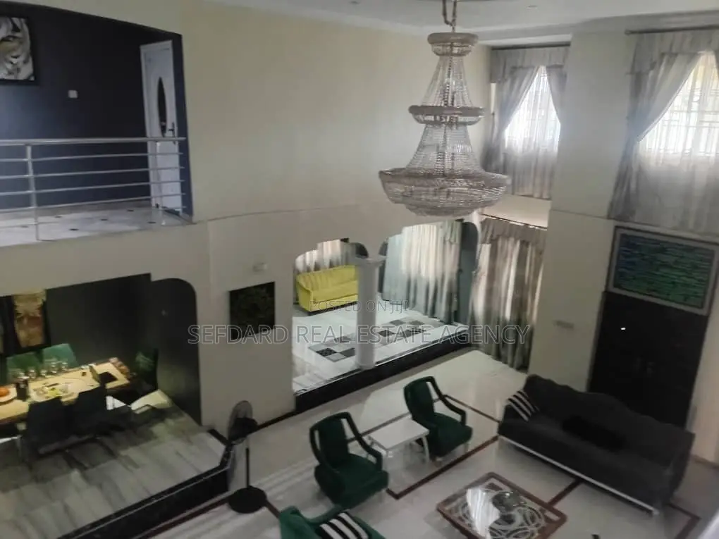 5bdrm House in Nsawam Adoagyiri Municipal for sale