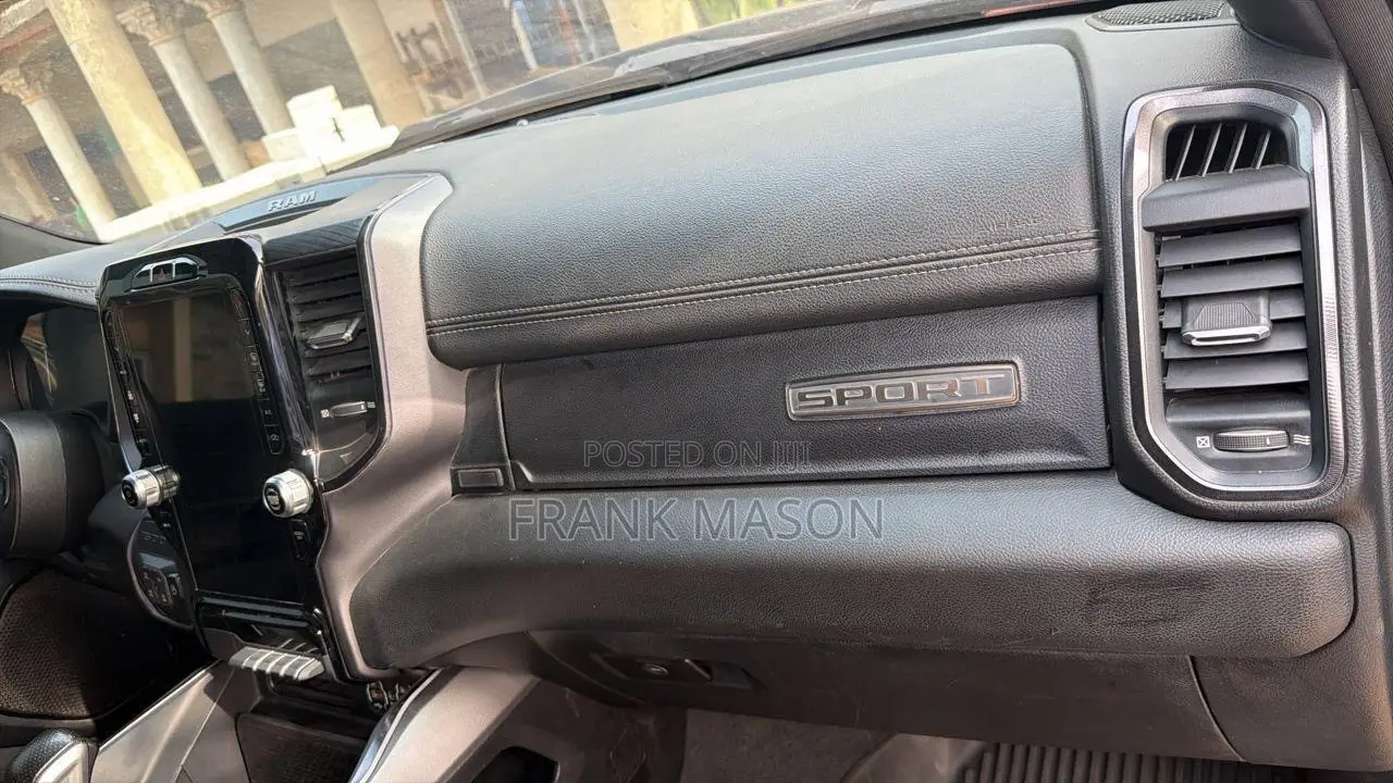 RAM 1500 Limited Crew Cab 4WD 5.6 ft SB 2023 Burgundy