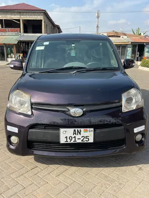 Toyota Sienta 2014