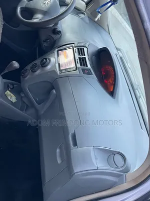 Toyota Vitz 2010 Silver