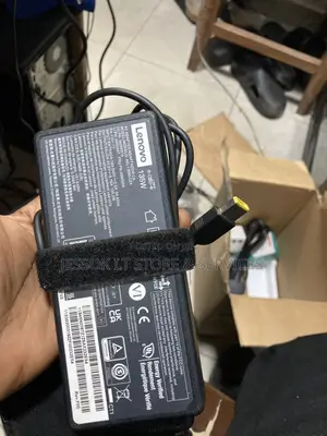 Lenovo 20 v 6.75A 135W Laptop Charger