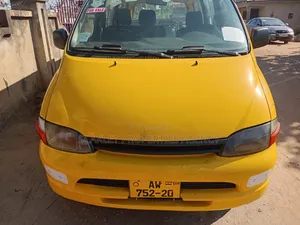 Toyota HiAce 2013 Yellow