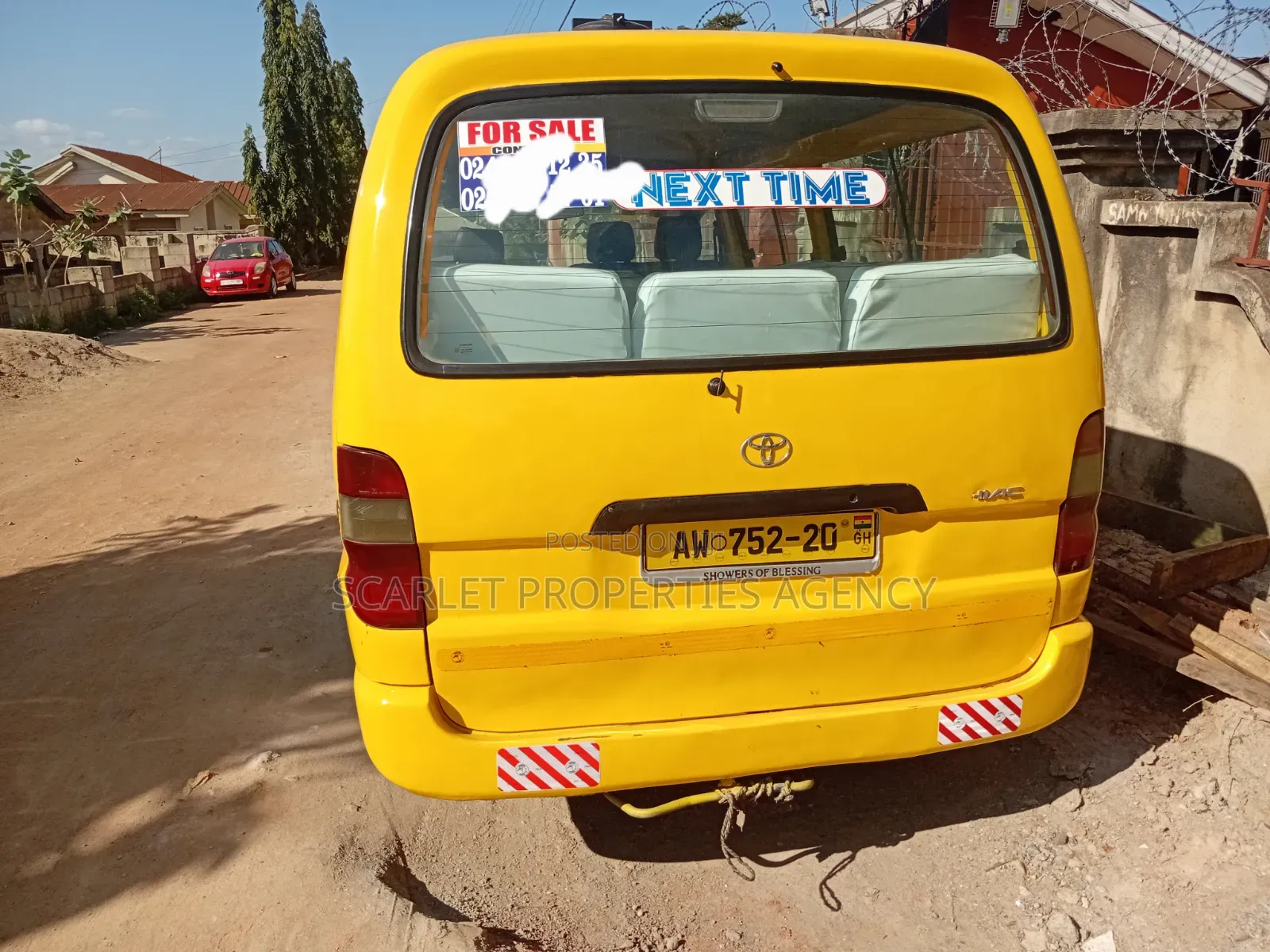 Toyota HiAce 2013 Yellow