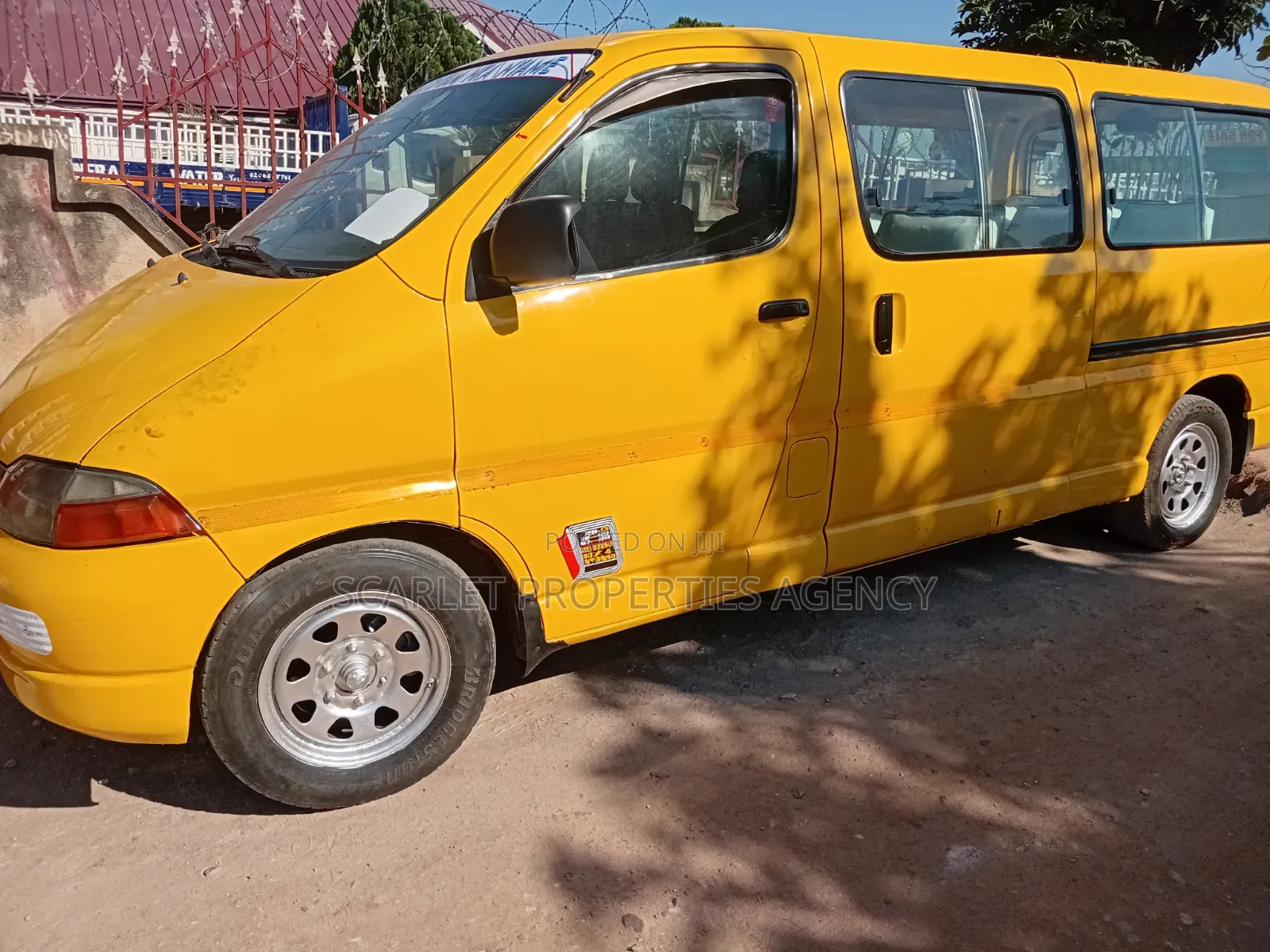 Toyota HiAce 2013 Yellow