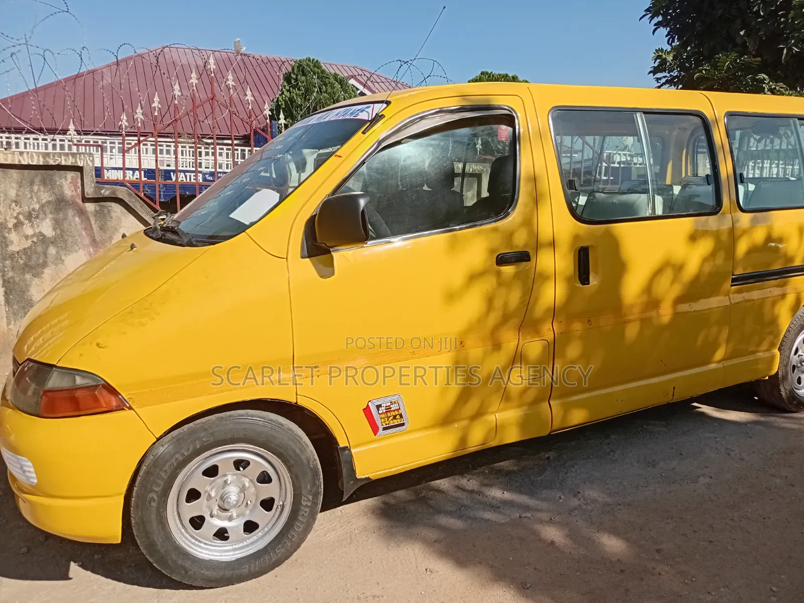 Toyota HiAce 2013 Yellow