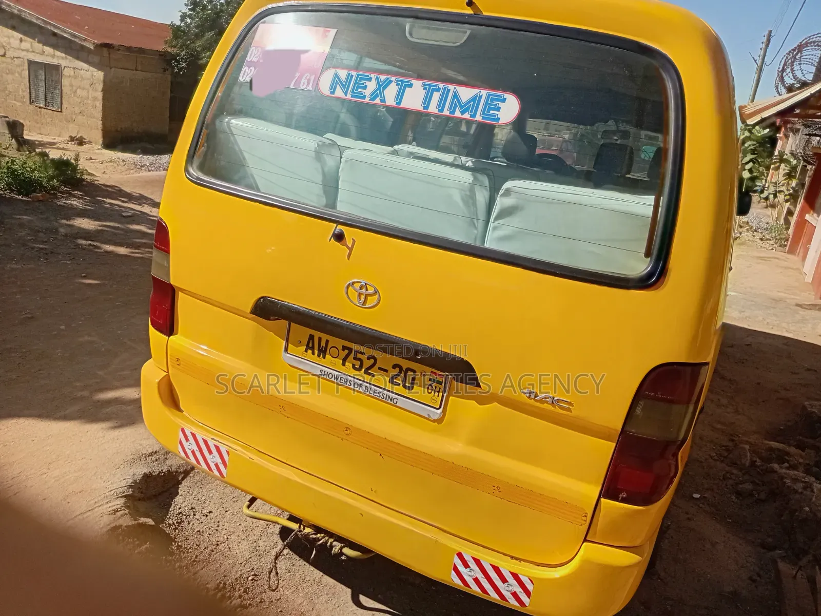Toyota HiAce 2013 Yellow