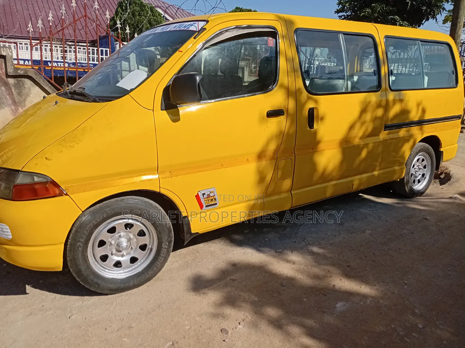 Toyota HiAce 2013 Yellow