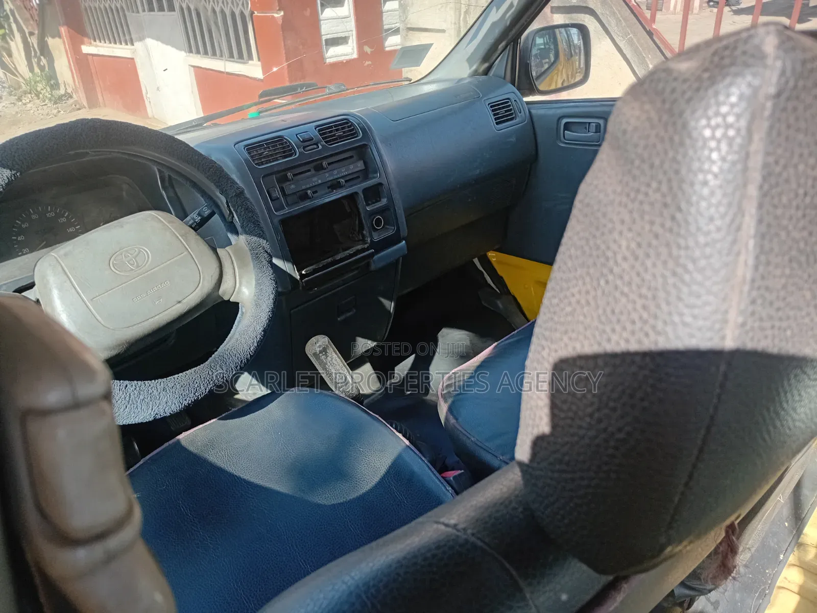 Toyota HiAce 2013 Yellow