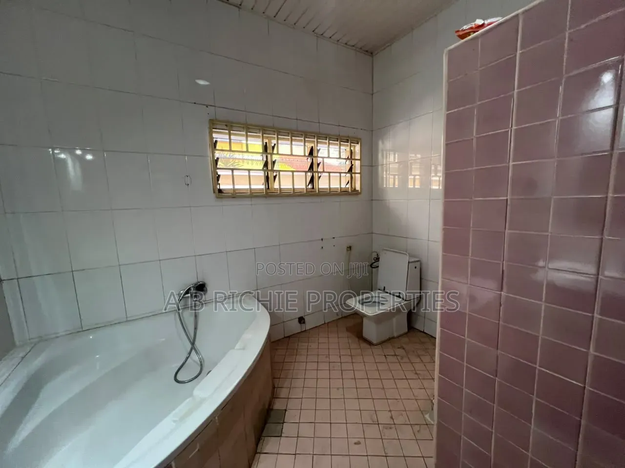 3bdrm Bungalow in Ab Richie Properties, Dzorwulu for rent