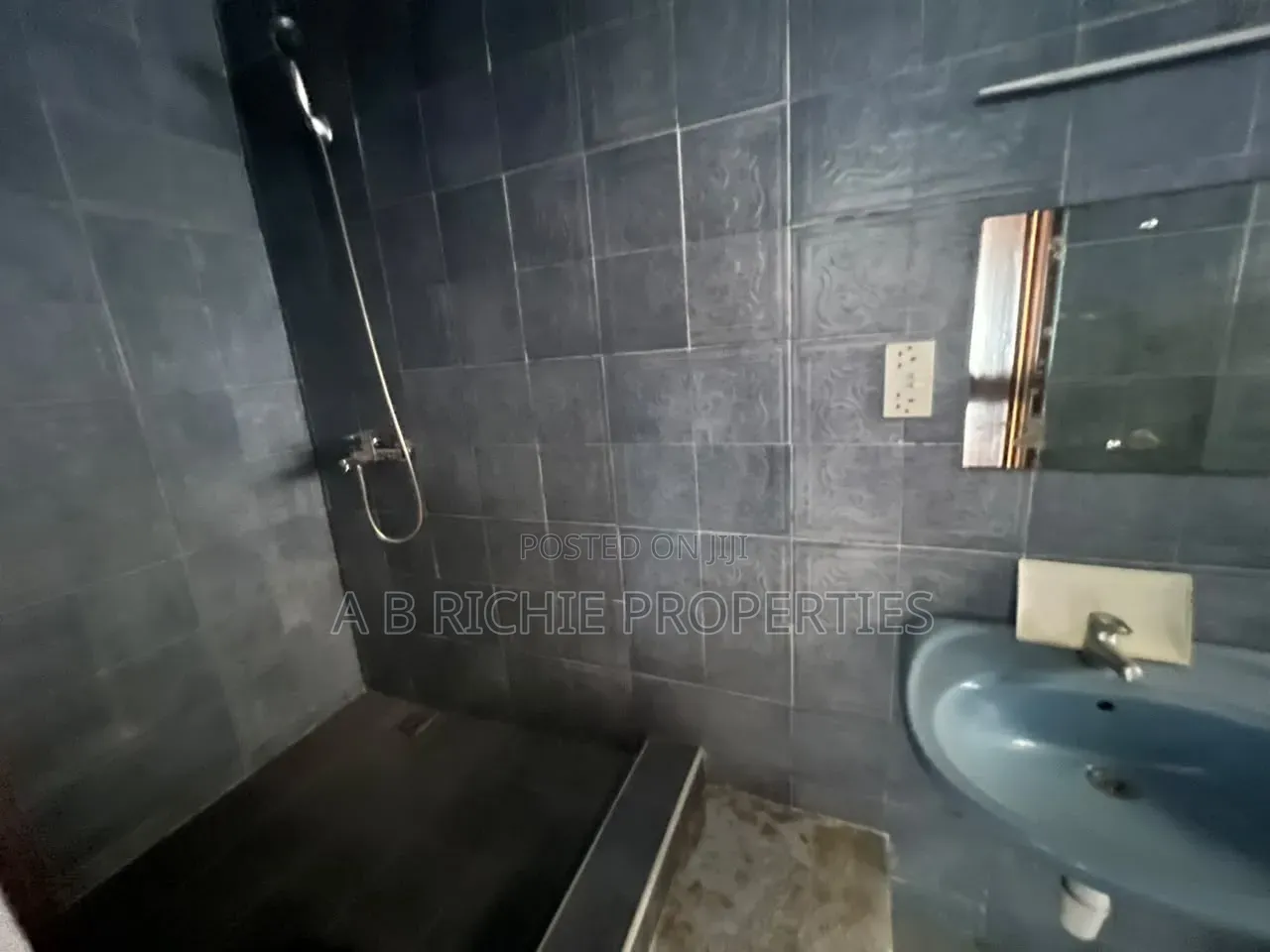 3bdrm Bungalow in Ab Richie Properties, Dzorwulu for rent