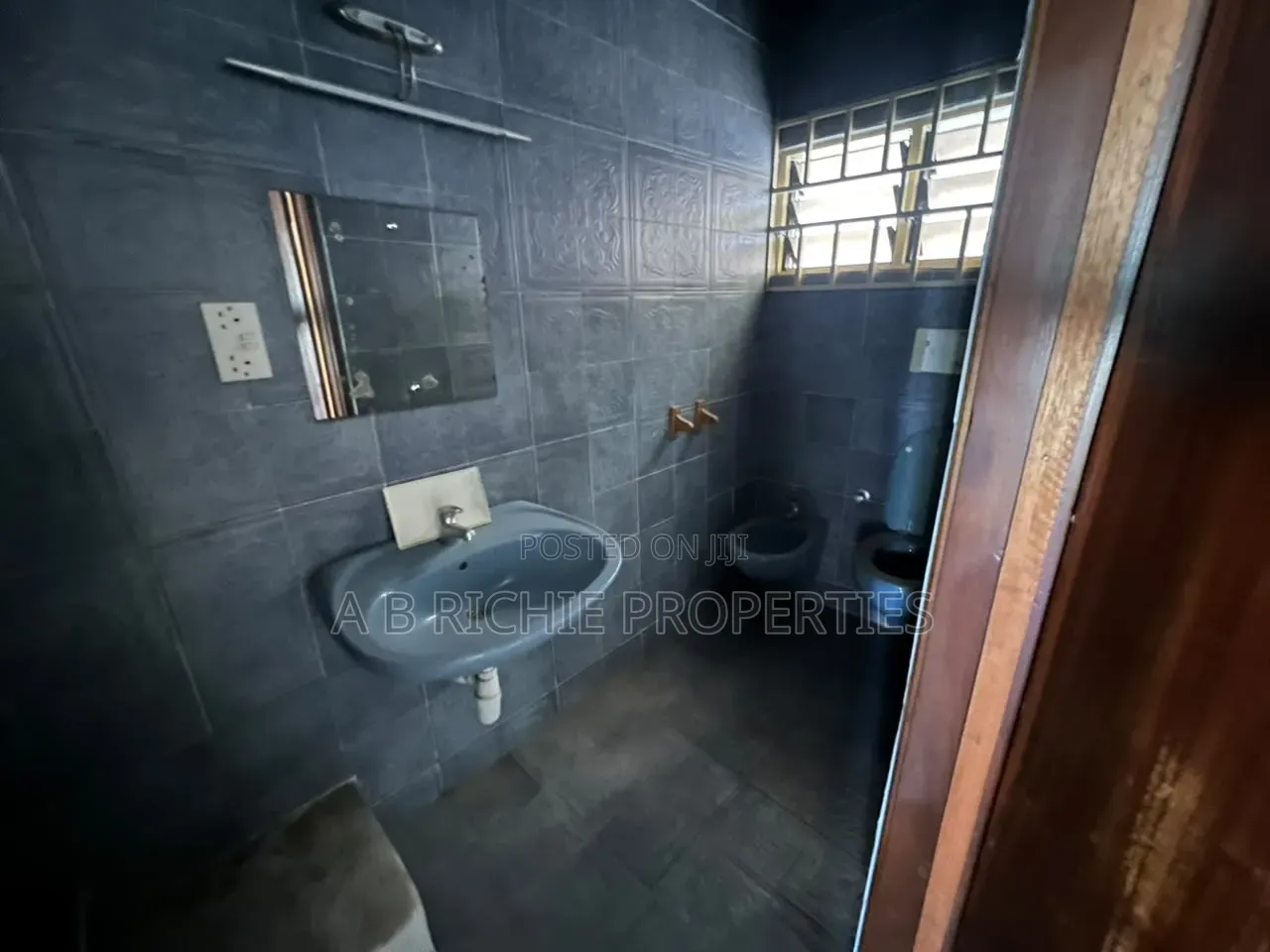 3bdrm Bungalow in Ab Richie Properties, Dzorwulu for rent
