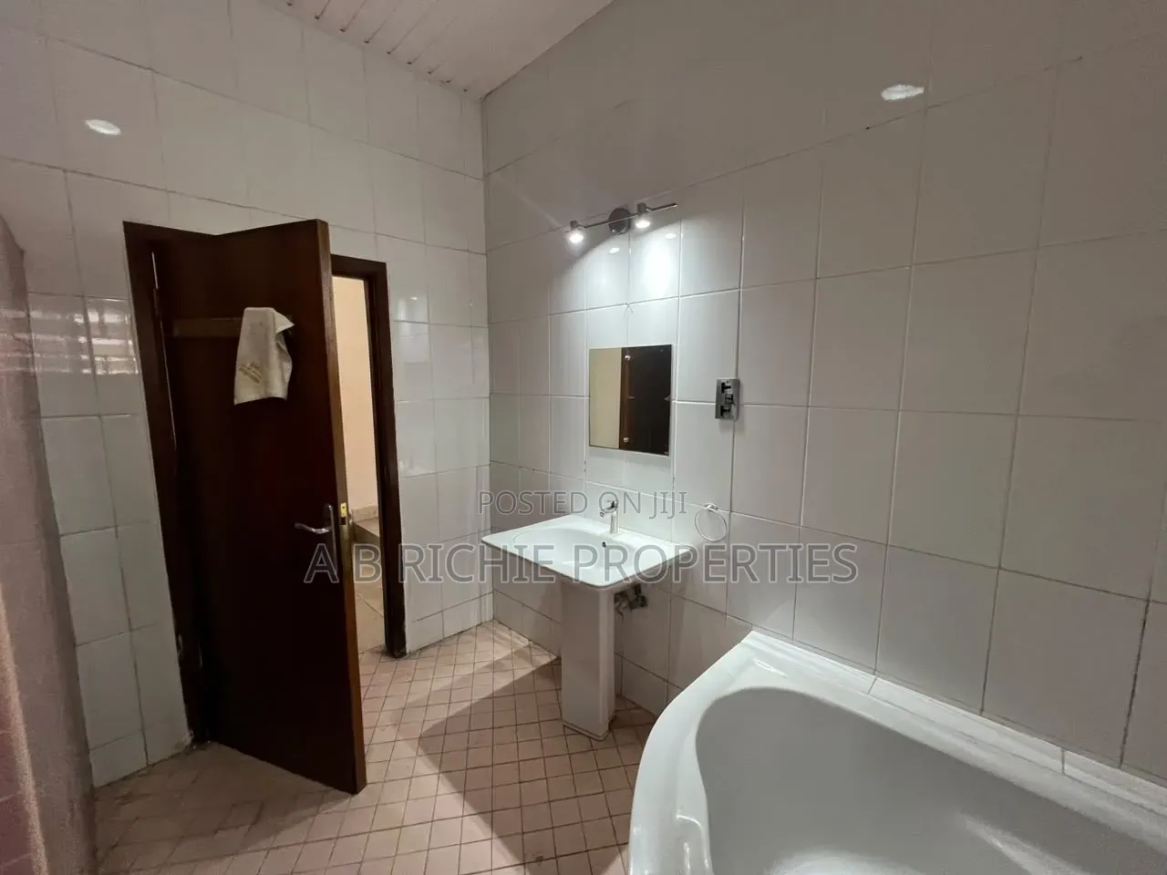 3bdrm Bungalow in Ab Richie Properties, Dzorwulu for rent