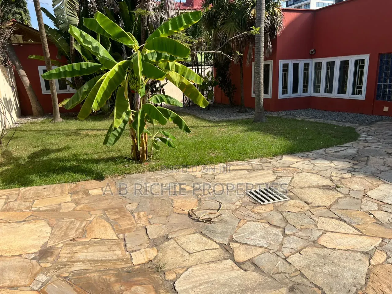 3bdrm Bungalow in Ab Richie Properties, Dzorwulu for rent