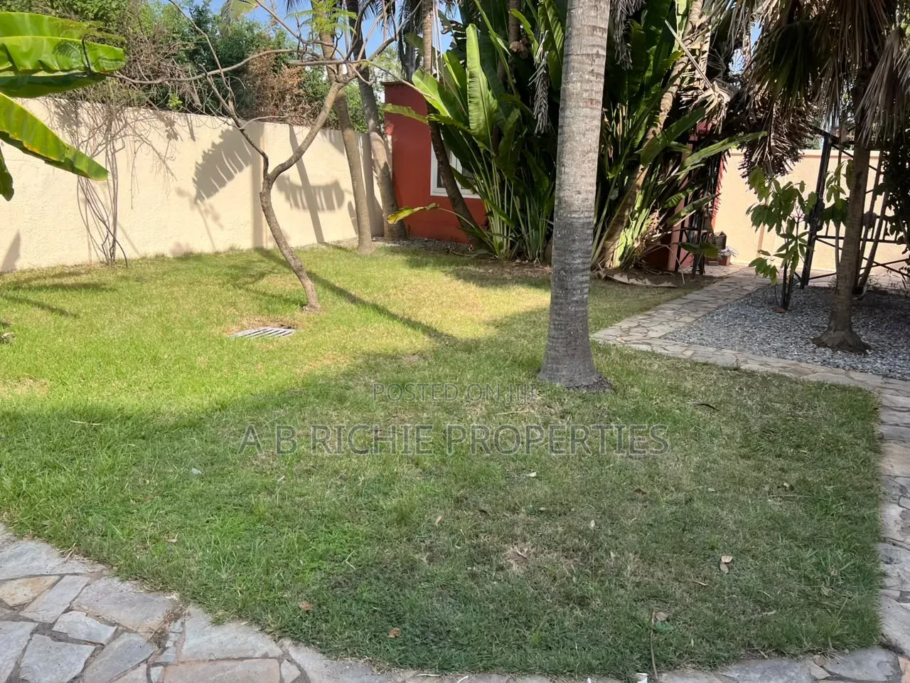 3bdrm Bungalow in Ab Richie Properties, Dzorwulu for rent