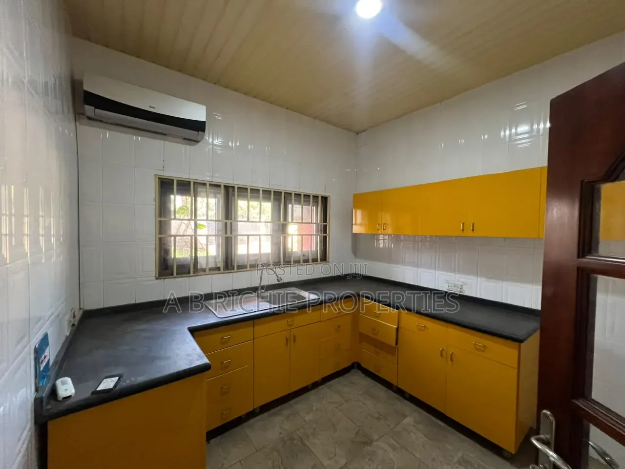 3bdrm Bungalow in Ab Richie Properties, Dzorwulu for rent