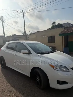 Toyota Matrix L Hatchback FWD (1.8L 4cyl) 2014 White