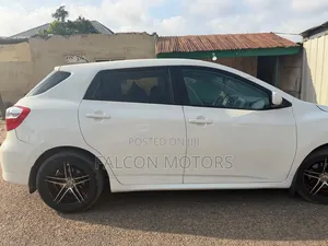 Toyota Matrix L Hatchback FWD (1.8L 4cyl) 2014 White