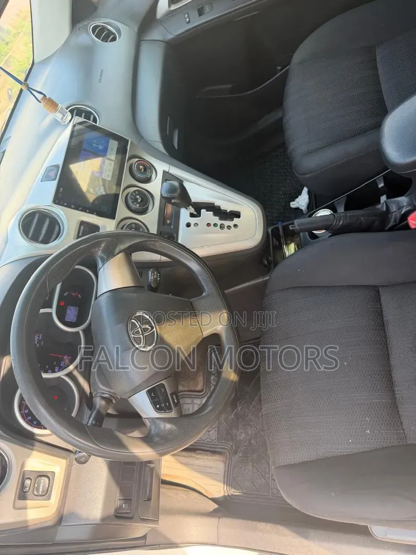 Toyota Matrix L Hatchback FWD (1.8L 4cyl) 2014 White