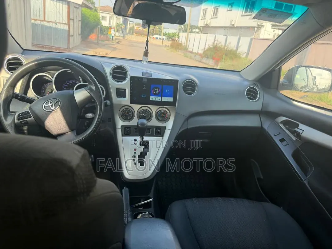 Toyota Matrix L Hatchback FWD (1.8L 4cyl) 2014 White