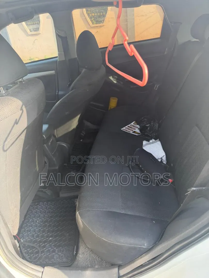Toyota Matrix L Hatchback FWD (1.8L 4cyl) 2014 White