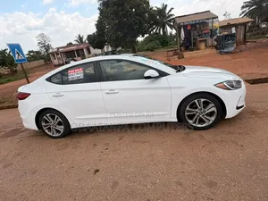 Hyundai Elantra Value Edition Sedan FWD (2.0L 4cyl 6A) 2017 White