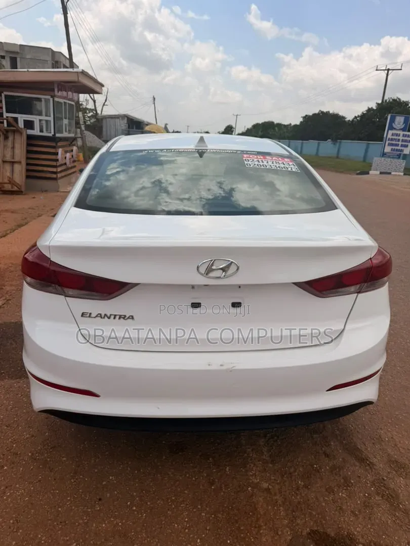 Hyundai Elantra Value Edition Sedan FWD (2.0L 4cyl 6A) 2017 White