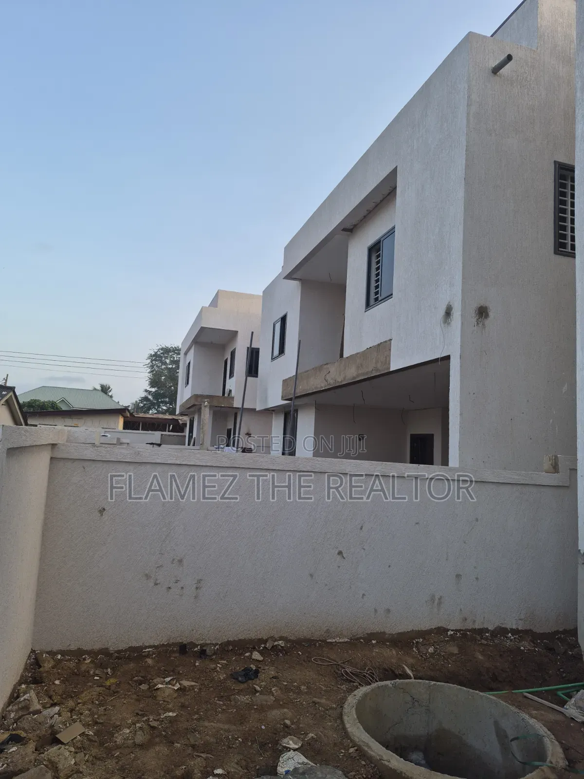 4bdrm Duplex in Cfc Estate, The Mall for sale