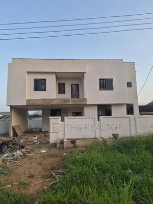 4bdrm Duplex in Cfc Estate, The Mall for sale