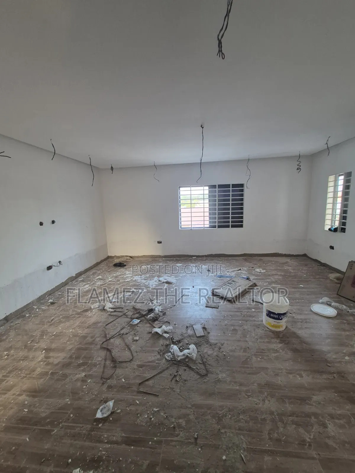 4bdrm Duplex in Cfc Estate, The Mall for sale