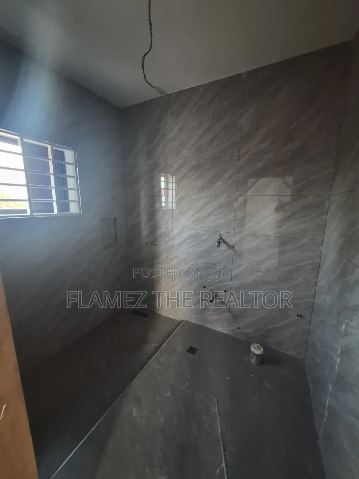 4bdrm Duplex in Cfc Estate, The Mall for sale