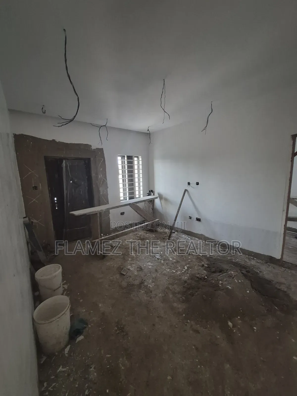 4bdrm Duplex in Cfc Estate, The Mall for sale