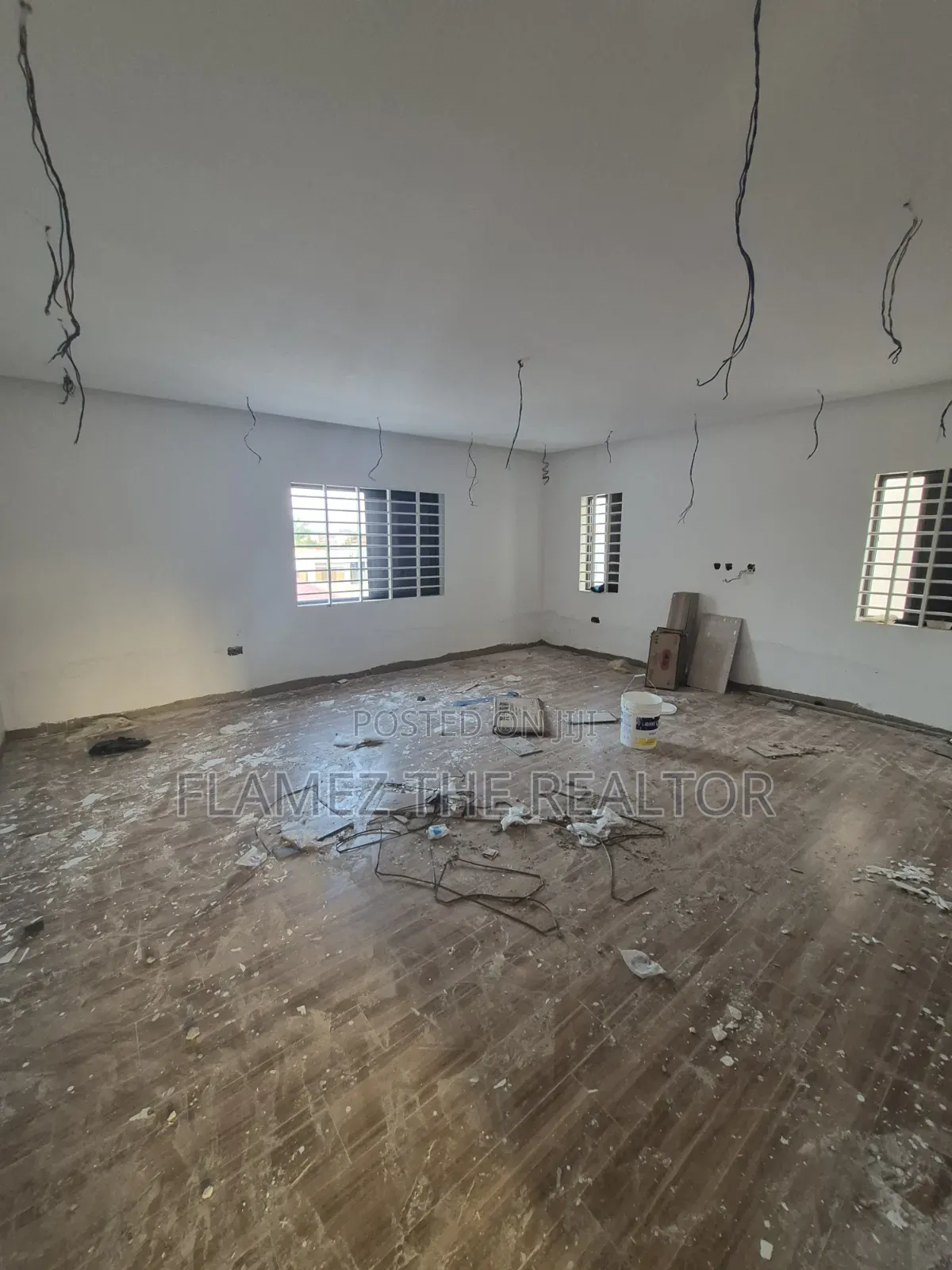 4bdrm Duplex in Cfc Estate, The Mall for sale