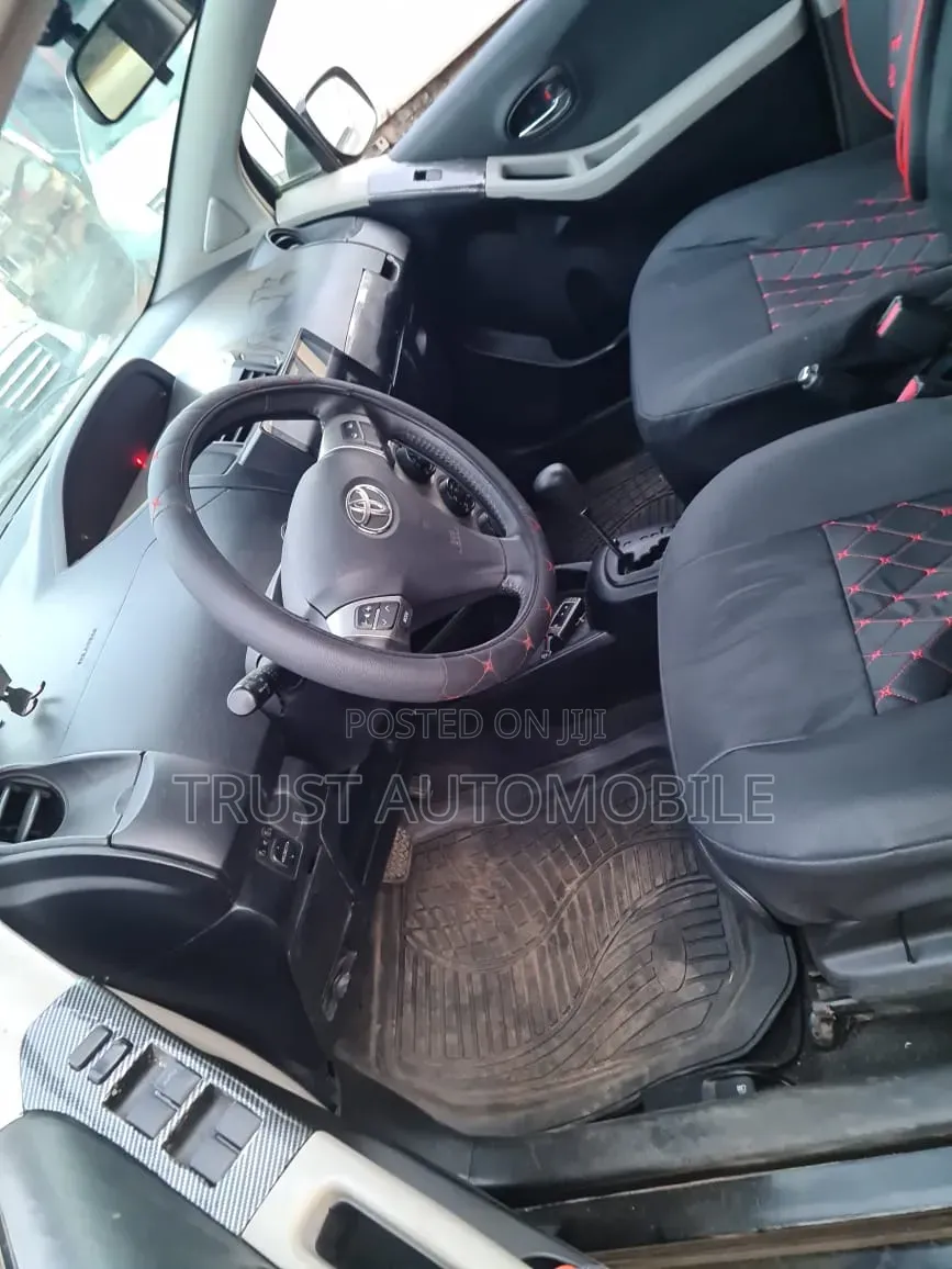 Toyota Vitz 2010 Black