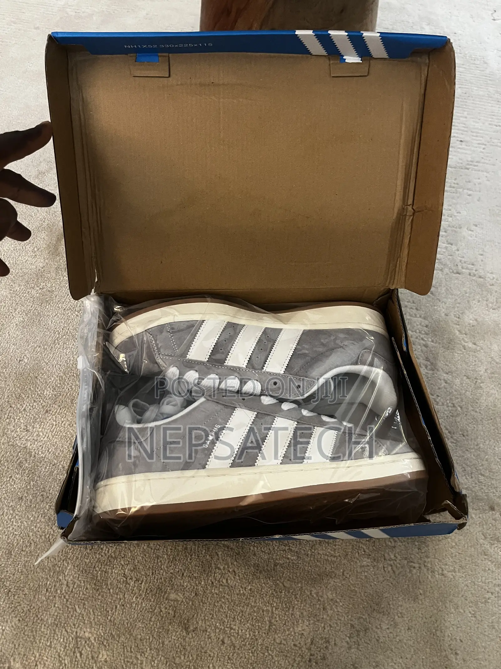 Adidas Sneakers