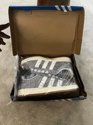 Adidas Sneakers
