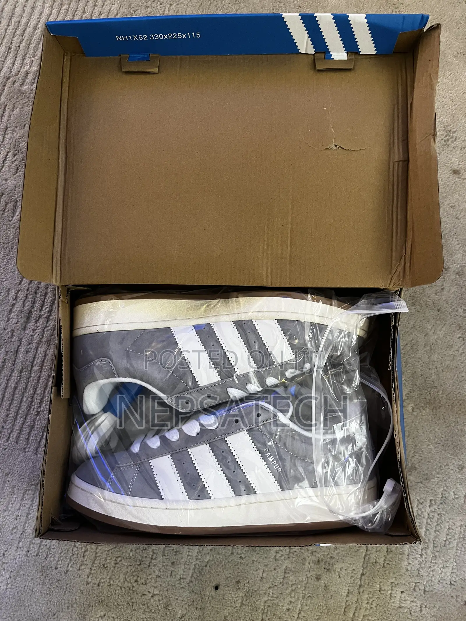 Adidas Sneakers