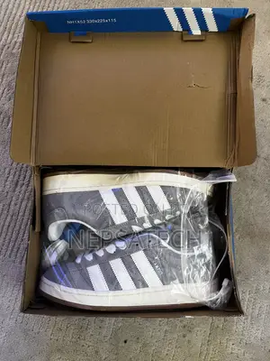 Adidas Sneakers