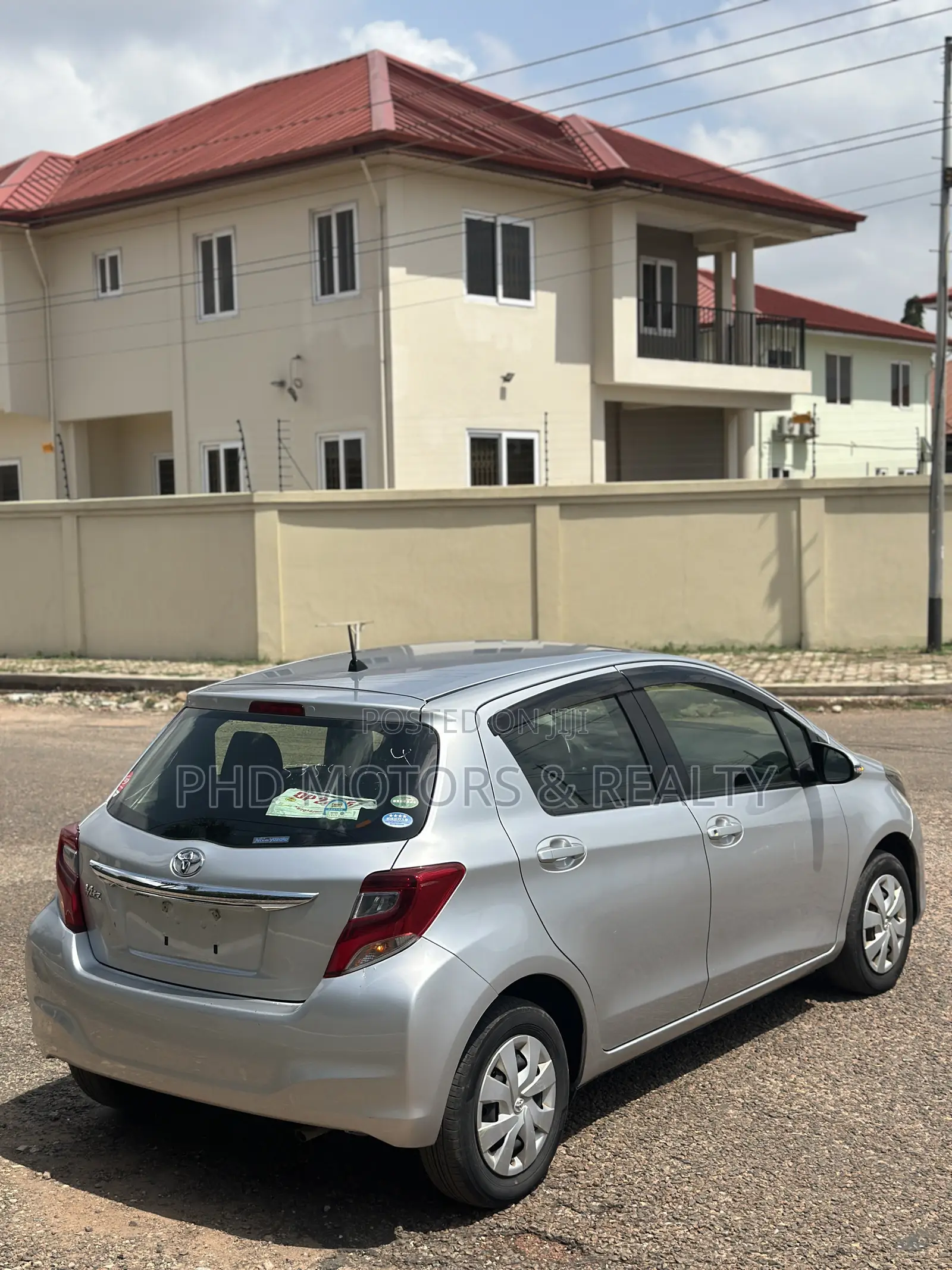 Toyota Vitz 1.3 FWD 3dr 2015 Silver