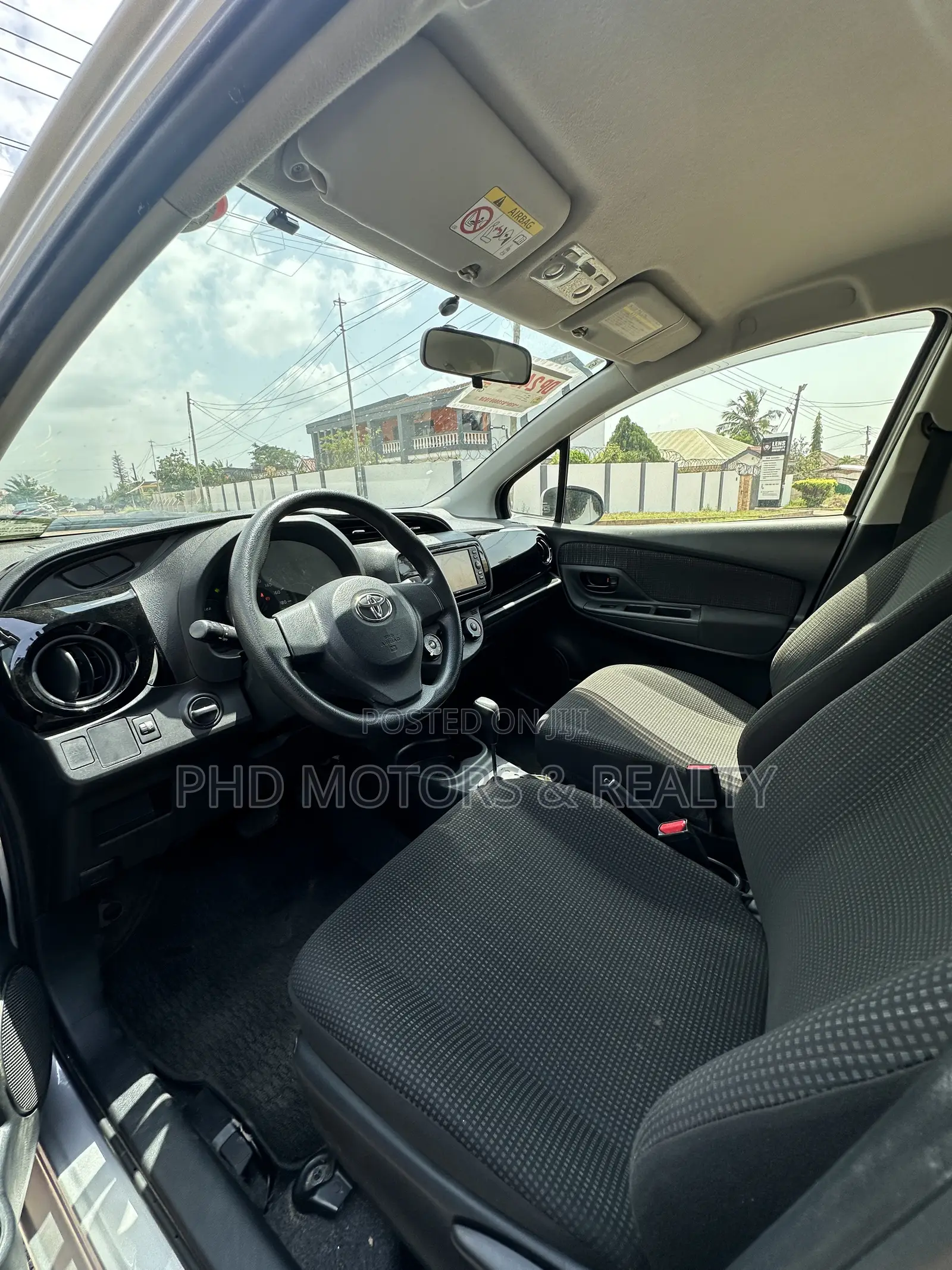 Toyota Vitz 1.3 FWD 3dr 2015 Silver